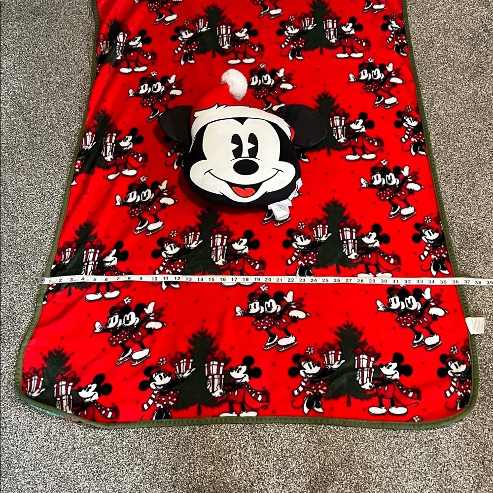 BRAND NEW Disney Festive Mickey & Minnie super soft blanket & holiday pillow set